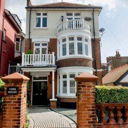3 Bedroom Spacious Seaside Apartment With Estuary Views Southend-on-Sea Eksteriør billede