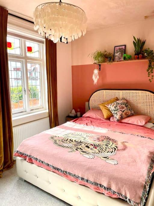 3 Bedroom Spacious Seaside Apartment With Estuary Views Southend-on-Sea Eksteriør billede