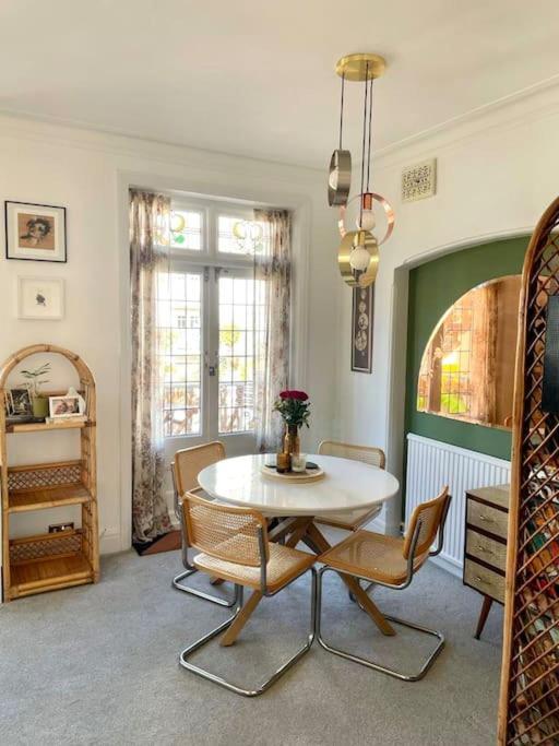 3 Bedroom Spacious Seaside Apartment With Estuary Views Southend-on-Sea Eksteriør billede