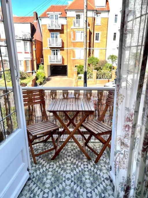 3 Bedroom Spacious Seaside Apartment With Estuary Views Southend-on-Sea Eksteriør billede