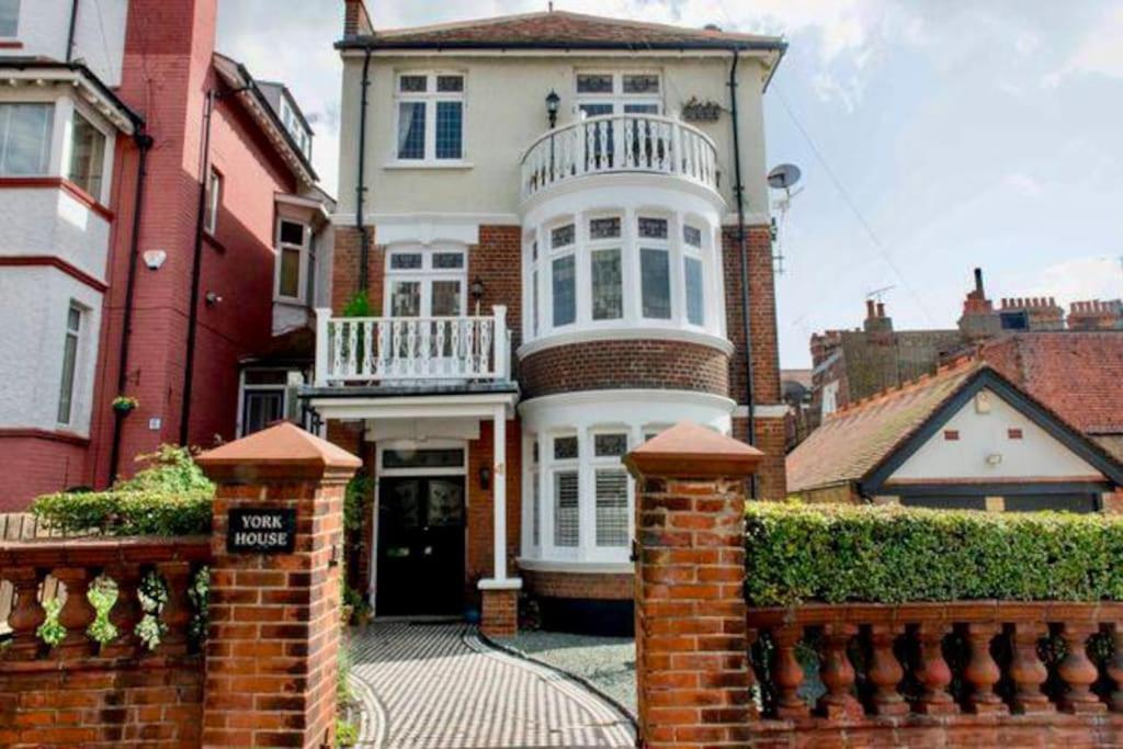 3 Bedroom Spacious Seaside Apartment With Estuary Views Southend-on-Sea Eksteriør billede