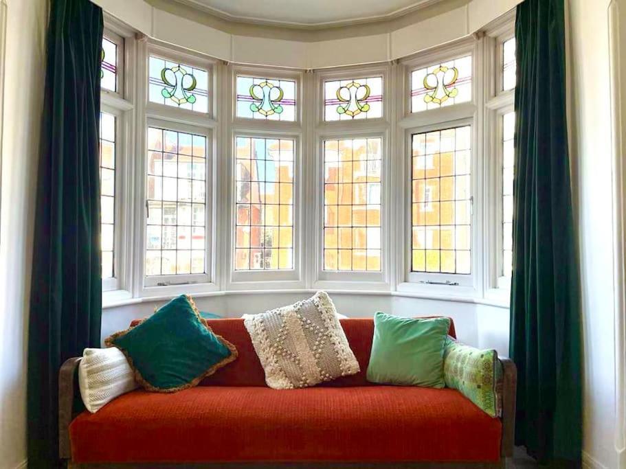 3 Bedroom Spacious Seaside Apartment With Estuary Views Southend-on-Sea Eksteriør billede