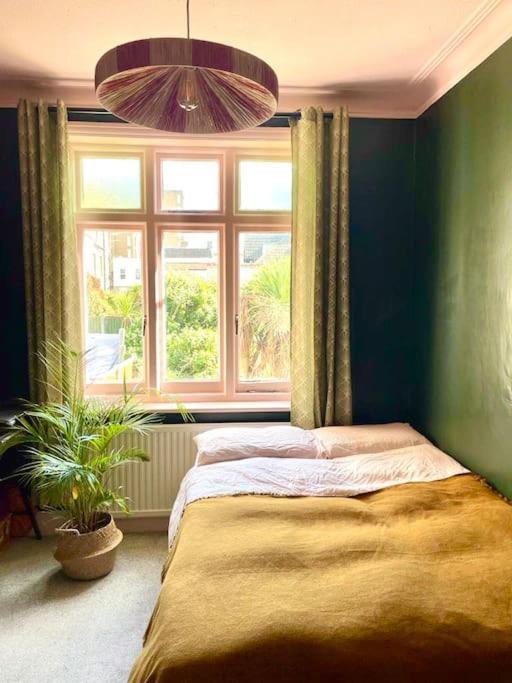 3 Bedroom Spacious Seaside Apartment With Estuary Views Southend-on-Sea Eksteriør billede